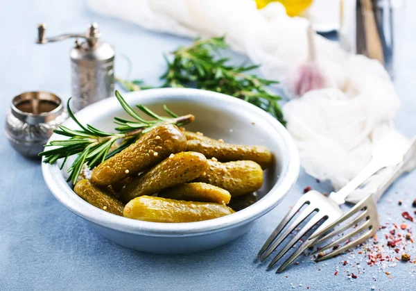 Close View Pickled Cucumber Metal Bowl — Stock Photo, Image