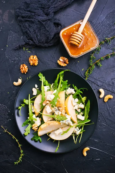 Salad Fresh Pears Spinach Nuts — Stock Photo, Image