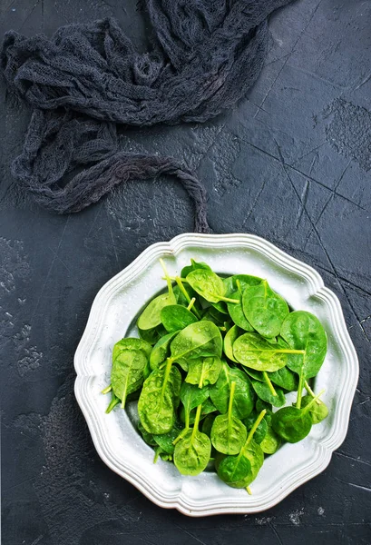 fresh green spinach leaves on plate, baby spinach, healthy diet concept