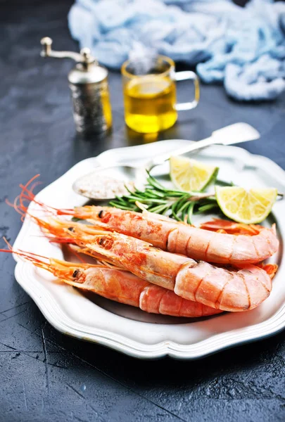 Boiled Shrimps Salt Lemon Plate — Stock Photo, Image