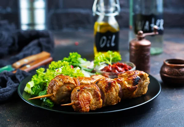 Delicioso Kebab Com Legumes Frescos Prato — Fotografia de Stock