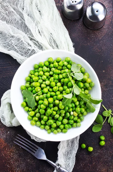 ボウルに 健康食品新鮮なグリーン ピース — ストック写真