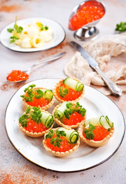 Tartellette Con Caviale Salmone Burro Prezzemolo — Foto Stock