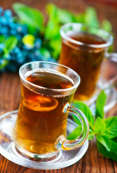 Thé Aux Myrtilles Dans Une Tasse Sur Une Table — Photo