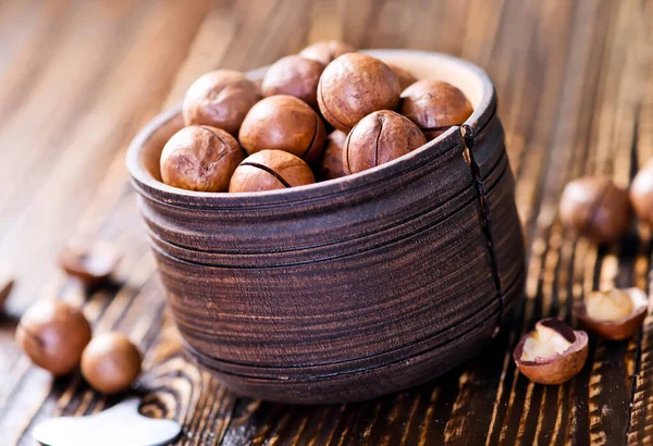 Nüsse Auf Dem Holztisch Frische Nüsse — Stockfoto