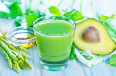 Bardakta ve masada cehennem şarabı.