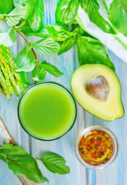 Bardakta ve masada cehennem şarabı.