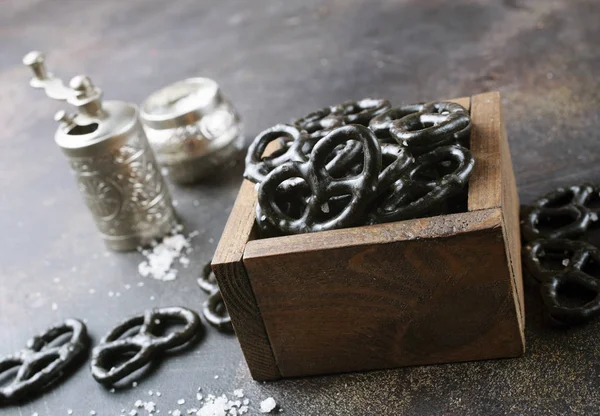 Black Pretzels Wooden Bowl Table — Stock Photo, Image