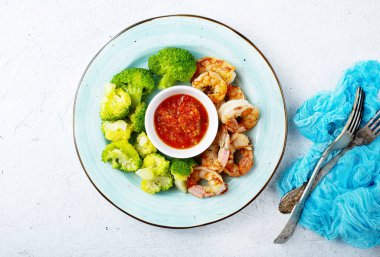 shrimps and broccoli
