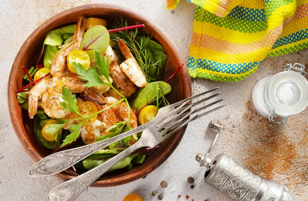 Salada Fresca Com Encolhimentos Fervidos Comida Dieta — Fotografia de Stock