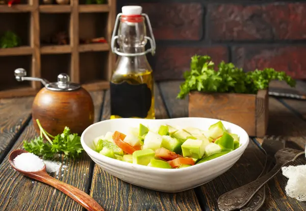 Salada Fresca Salada Com Abacate Pimenta — Fotografia de Stock