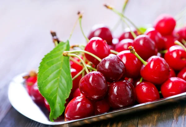 Fresh Red Cherry Onthe Wooden Table — Stock Photo, Image