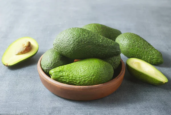 Färsk Avokado Brun Skål Grön Avokado — Stockfoto