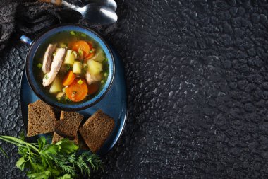 Kasede balık çorbası, mavi kasede taze çorba.