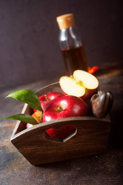 Apfelsaft Aus Frischen Äpfeln Roten Ahornen Und Saft — Stockfoto