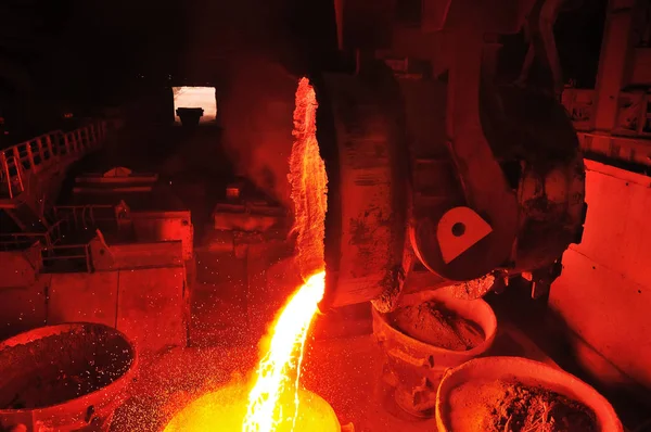 Planta metalúrgica produz aço — Fotografia de Stock