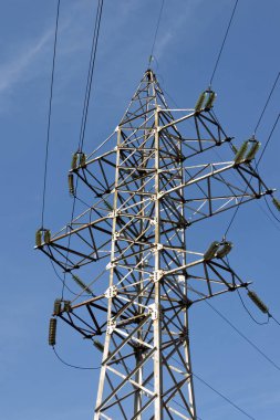 Elektrik iletim kulesi