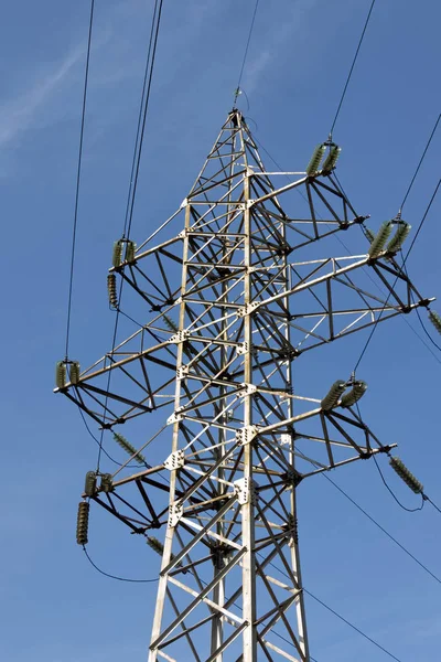 Elektriciteit transmissie toren — Stockfoto