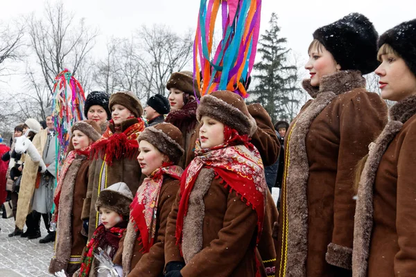 哈尔科夫 乌克兰 2018年1月13日 参加者 Verteps 游行的传统圣诞节 诞生场面 圣诞节星 颂歌唱歌 人们穿着狂欢节的衣服 — 图库照片
