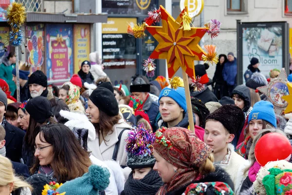 哈尔科夫 乌克兰 2018年1月13日 参加者 Verteps 游行的传统圣诞节 诞生场面 圣诞节星 颂歌唱歌 人们穿着狂欢节的衣服 — 图库照片