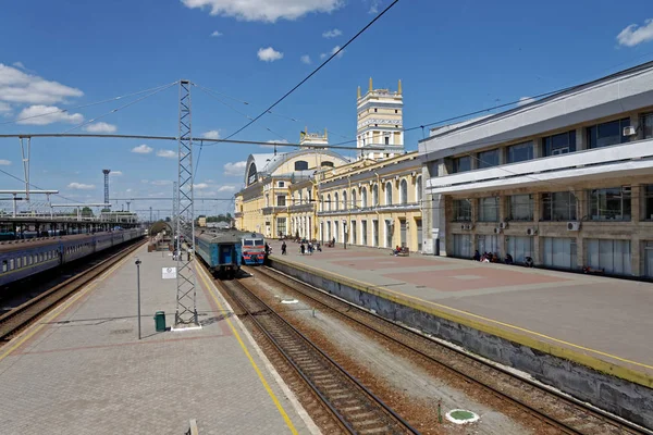 Kharkiv Ukraine June 2017 Railway Station Kharkv Passenger Sunny Summer — Stock Photo, Image