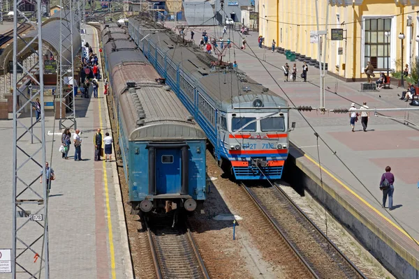 Charkiv Ukraina Juni 2017 Tåg Nära Plattformen Stationen Kharkiv Passazhirsky — Stockfoto