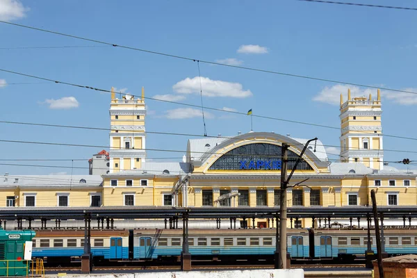 Kharkiv Ucrania Junio 2017 Estación Tren Kharkv Passenger Soleado Día —  Fotos de Stock