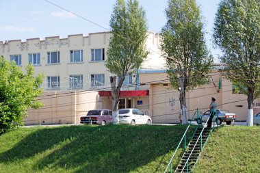 Kharkiv, Ukrayna - 26 Ekim 2017: Duvar ve Binalar Kharkiv cezaevi tesis topraklarında. Dış görünüm 