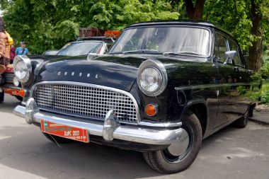 Kharkiv, Ukrayna - 28 Mayıs 2017: Retro Araba siyah Ford Konsül Mark II 1957 yılında üretilen 2017 Kharkiv, Ukrayna üzerinde 28 Mayıs 2017 yılında vintage arabalar Kharkiv Retro ralli - Festivali'nde sunulan
