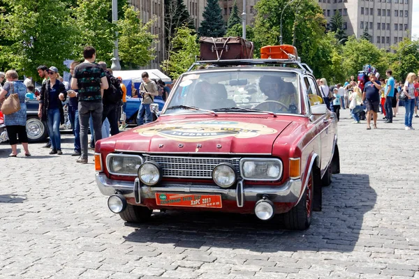 Kharkiv Ukraine May 2017 Retro Car Cherry Colored Ford Manufactured — Stock Photo, Image