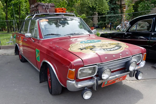 Kharkiv Ukraina Mei 2017 Ford Berwarna Ceri Mobil Retro Yang — Stok Foto