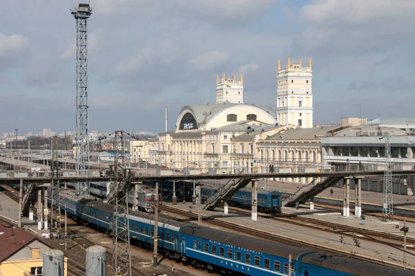 Kharkiv Ucrania Marzo 2012 Estación Tren Pasajeros Kharkiv Soleado Día —  Fotos de Stock