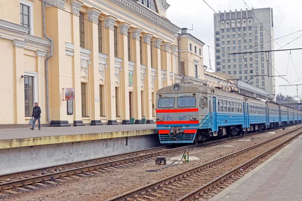 Kharkiv Ukraine Mars 2012 Train Voyageurs Près Quai Gare Kharkiv — Photo