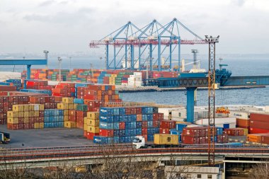 Odessa 'da gemi yükleme ve boşaltma için deniz limanı.