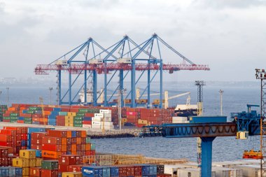 Odessa 'da gemi yükleme ve boşaltma için deniz limanı.