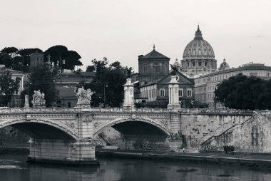 Tiber Nehri'nin ve St Peters Bazilikası