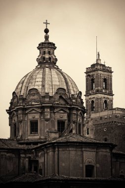 Roma Forumu kalıntıları ile 