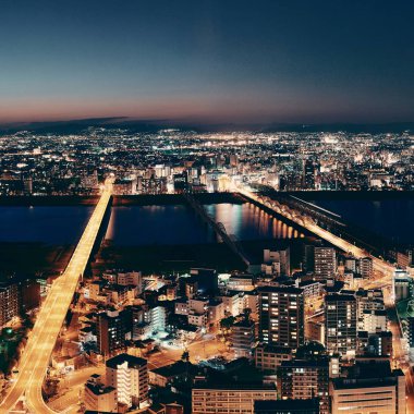 Osaka gece çatı görünümü