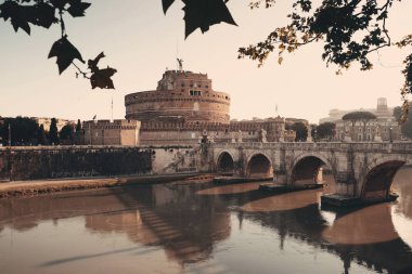 Castel Sant Angelo ve nehir Tiber Rome