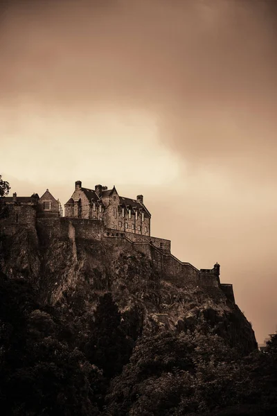 Castello di Edimburgo come il famoso punto di riferimento della città — Foto Stock