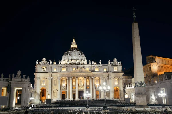 Basilica di San Pietro di notte — Foto Stock