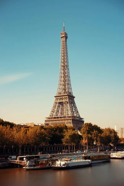 Rio Sena com Torre Eiffel — Fotografia de Stock