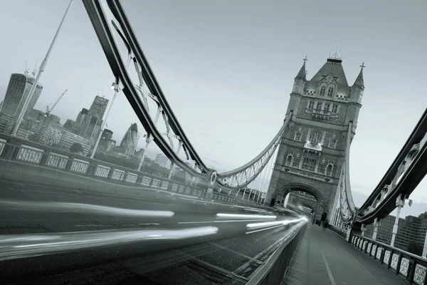 Tower Bridge morning traffic — Stock Photo, Image