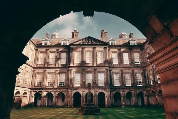 Palazzo di Holyroodhouse a Edimburgo — Foto Stock