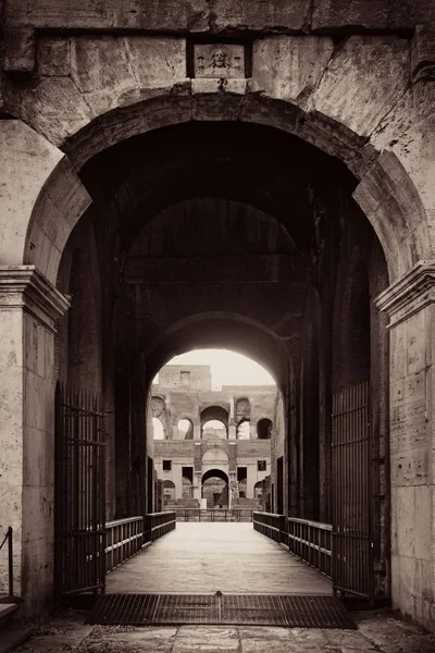Κολοσσαίο είναι η συμβολική αρχιτεκτονική — Φωτογραφία Αρχείου