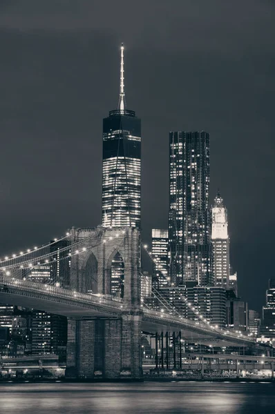 Manhattan centro por la noche — Foto de Stock