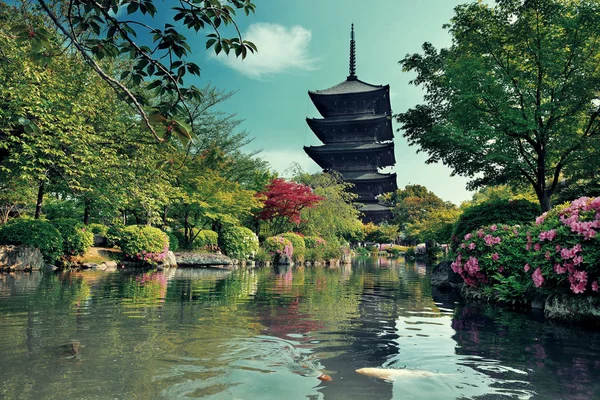 Temple Toji avec bâtiment historique — Photo