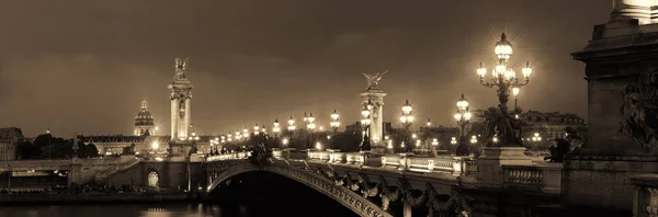 Alexandre Iii γέφυρα νυχτερινή θέα — Φωτογραφία Αρχείου