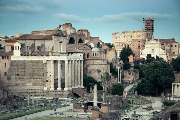 Fórum de Roma com ruínas — Fotografia de Stock