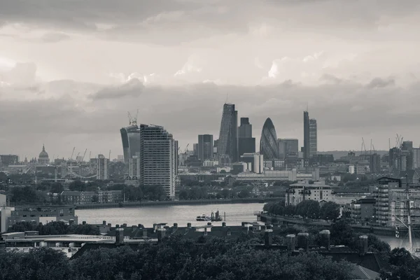 Londons Stadtbild mit städtischen Gebäuden — Stockfoto